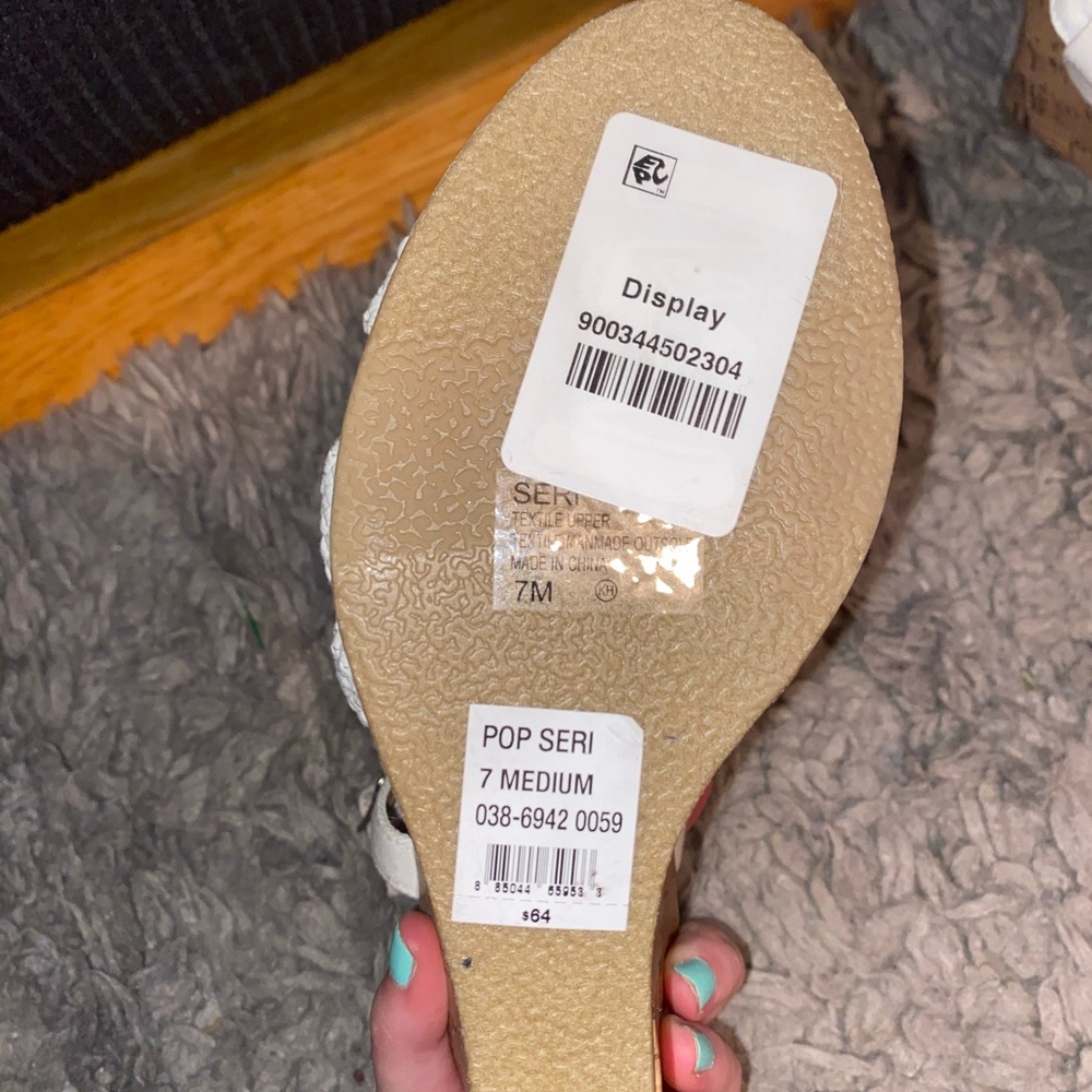 ✨WHITE WEDGES✨ - Picture 4 of 4